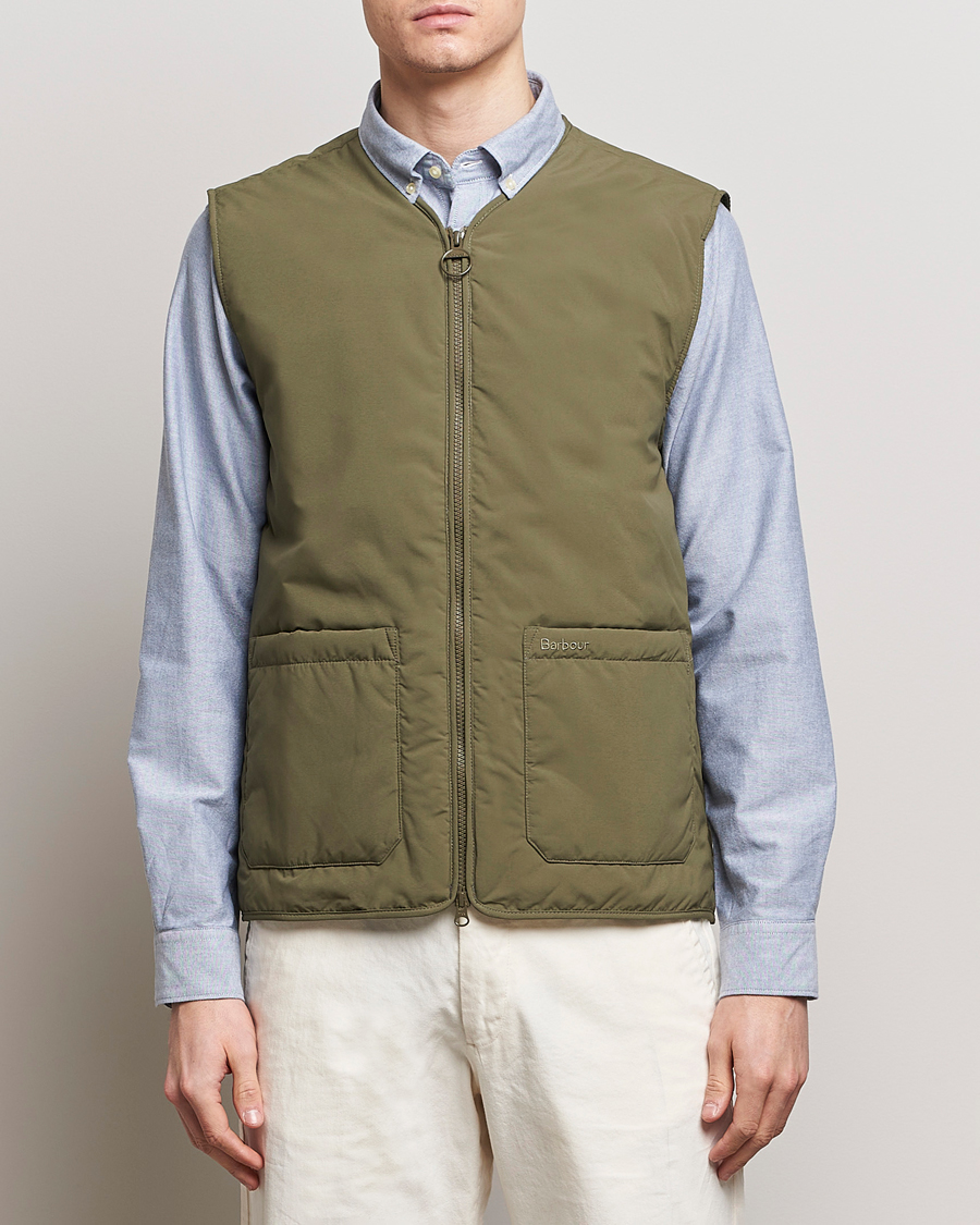 Mies | Takit | Barbour Lifestyle | Harpen Gilet Pale Sage