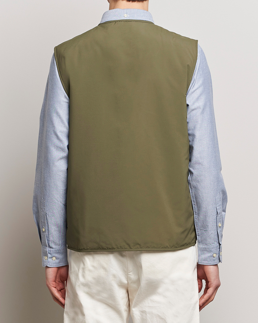 Mies | Takit | Barbour Lifestyle | Harpen Gilet Pale Sage
