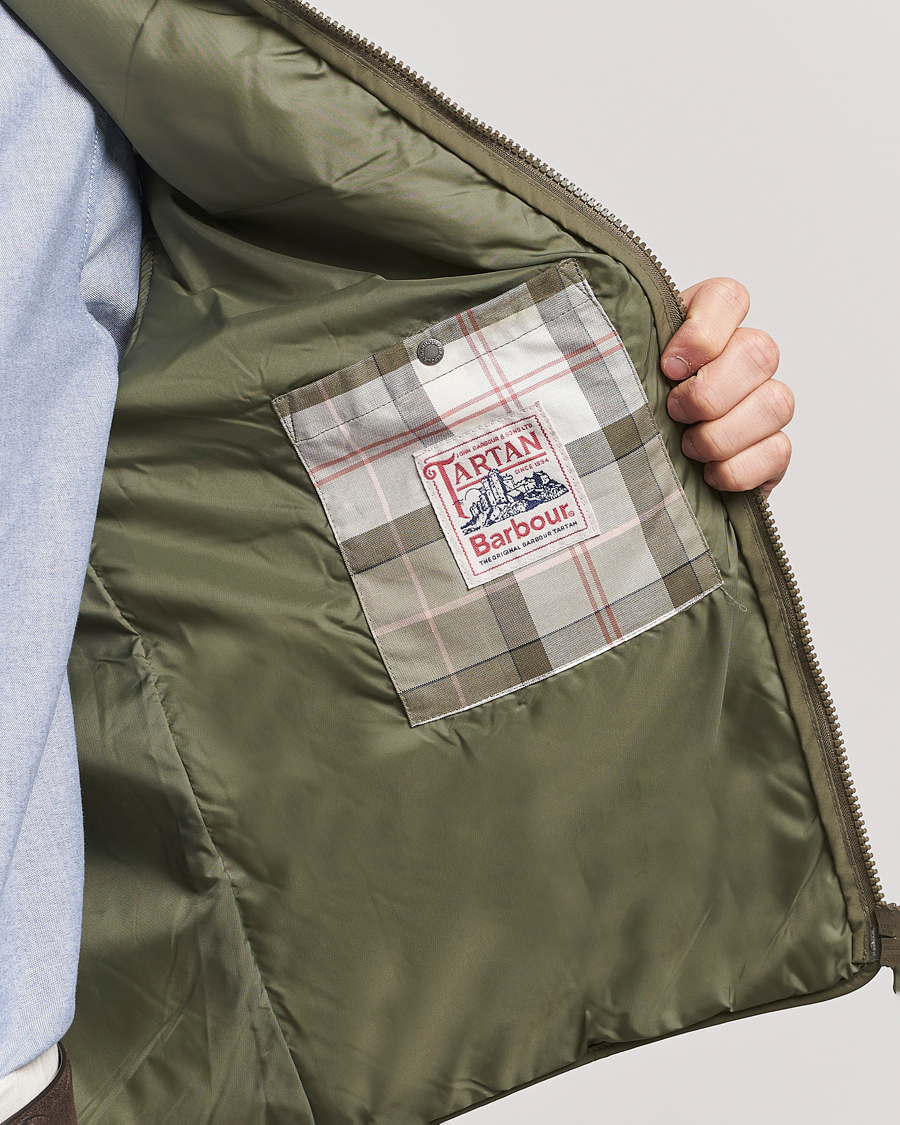 Mies | Takit | Barbour Lifestyle | Harpen Gilet Pale Sage
