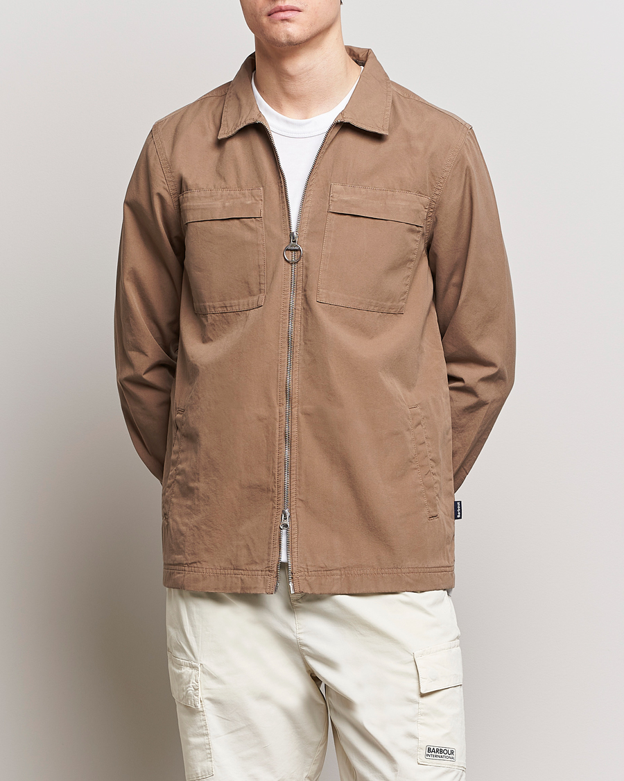 Mies | Kevättakit | Barbour Lifestyle | Glendale Cotton Zip Overshirt Military Brown