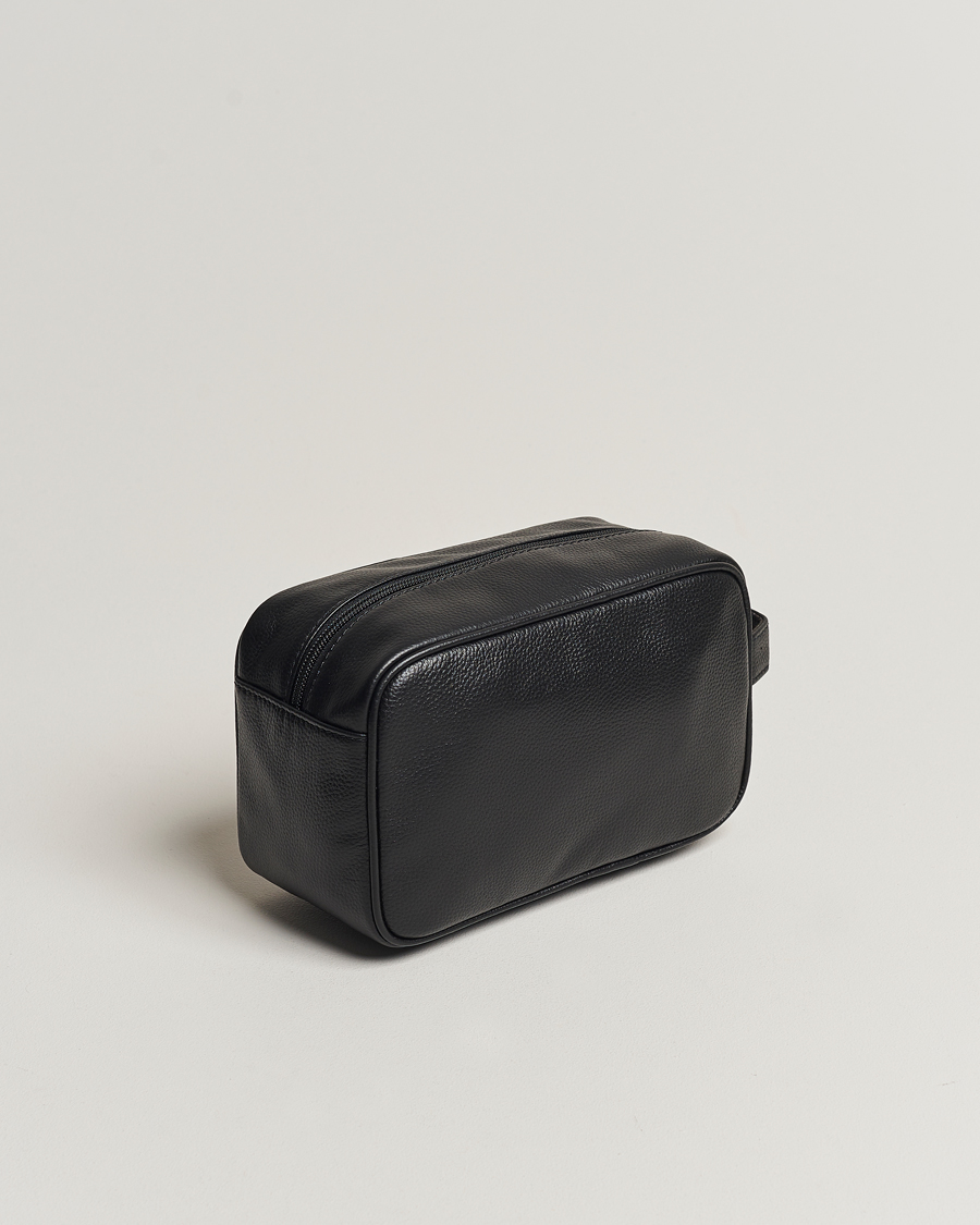 Mies | Barbour Lifestyle Logo Leather Washbag Black | Barbour Lifestyle | Logo Leather Washbag Black