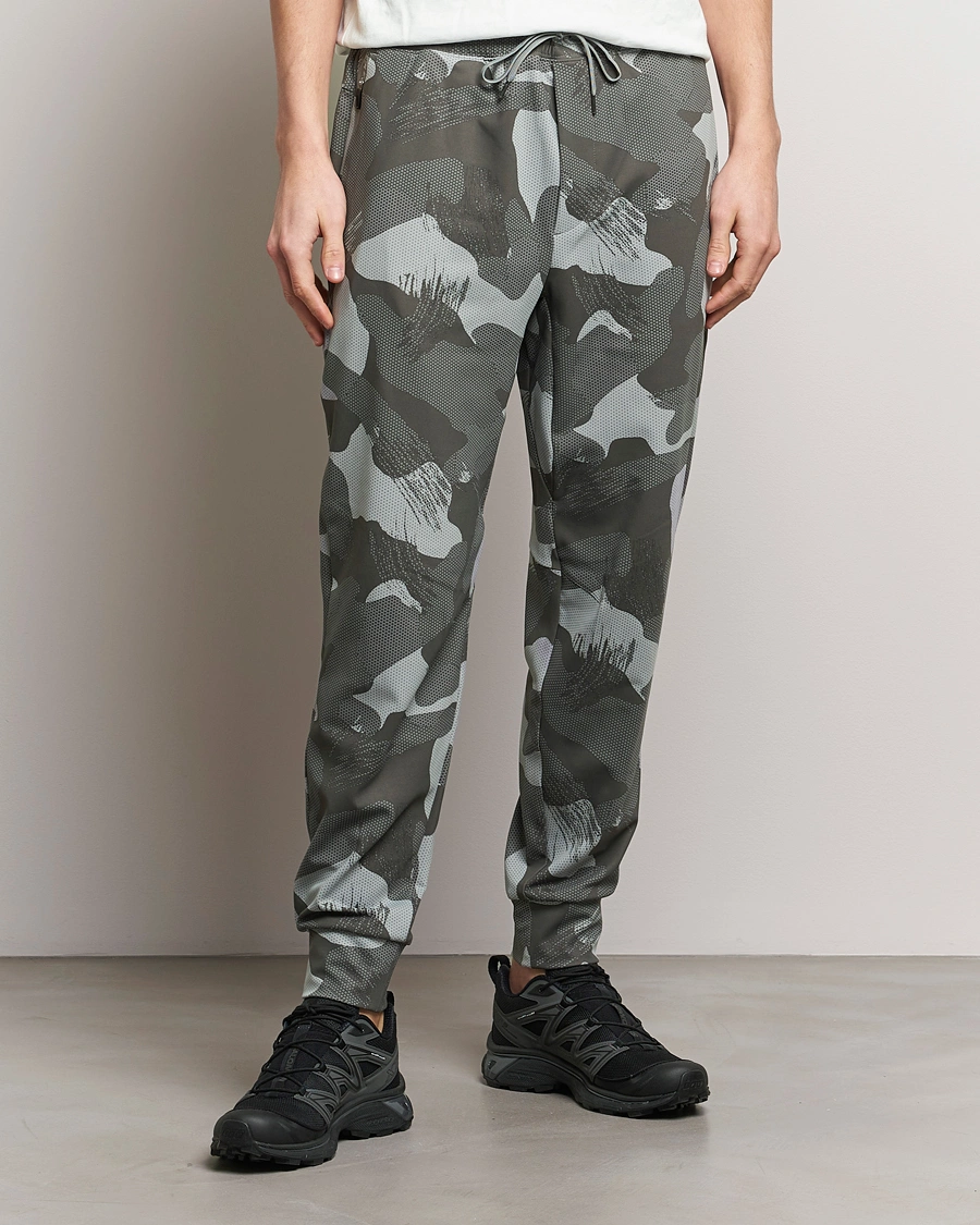 Mies | Rennot housut | RLX Ralph Lauren | Warp Tech Jersey Camo Sweatpants Grey