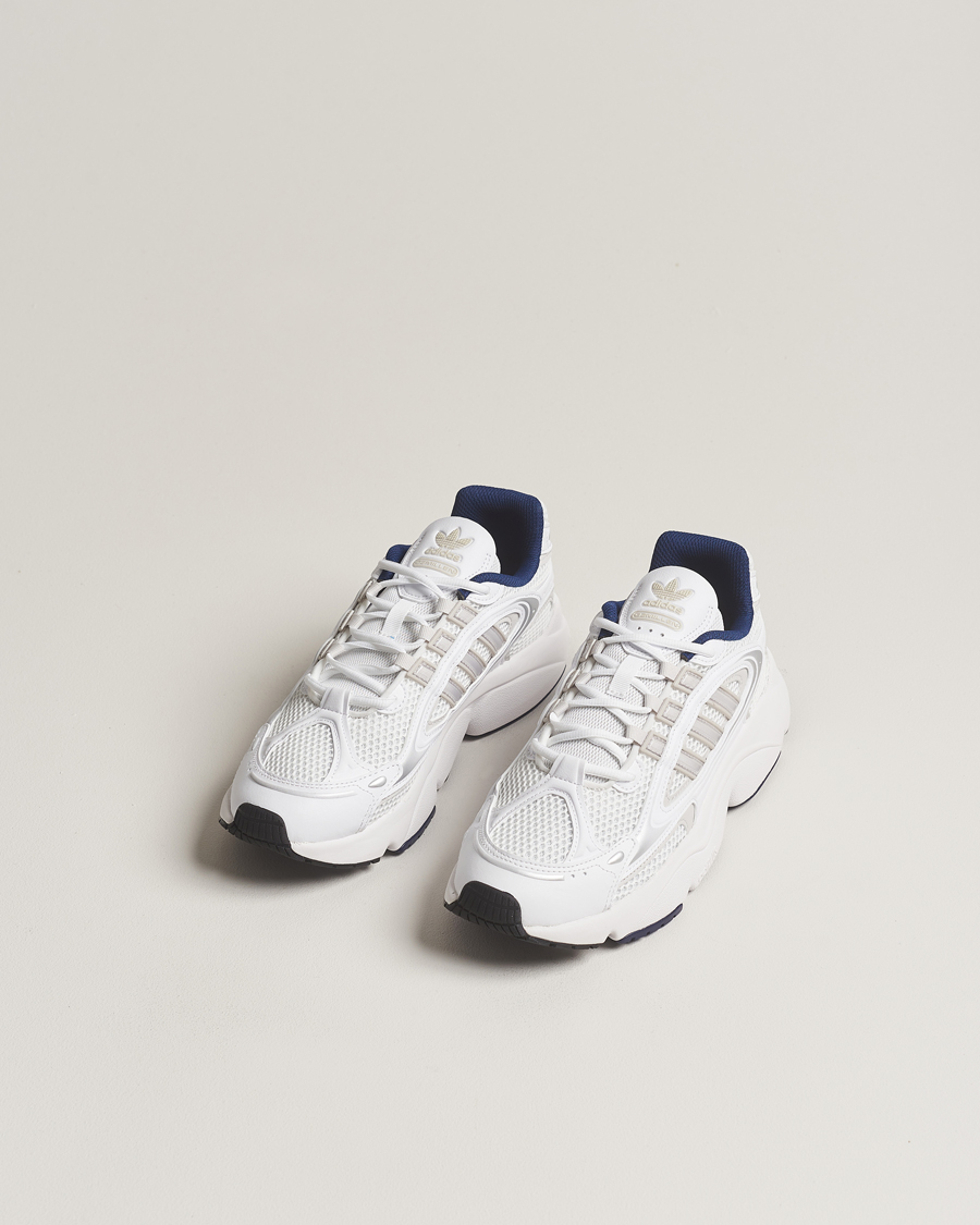 Mies | Valkoiset tennarit | adidas Originals | Ozmillen Running Sneaker Won White