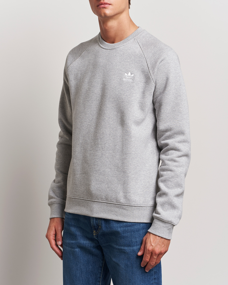 Mies | Harmaat collepuserot | adidas Originals | Essential Crew Neck Sweatshirt Grey Melange