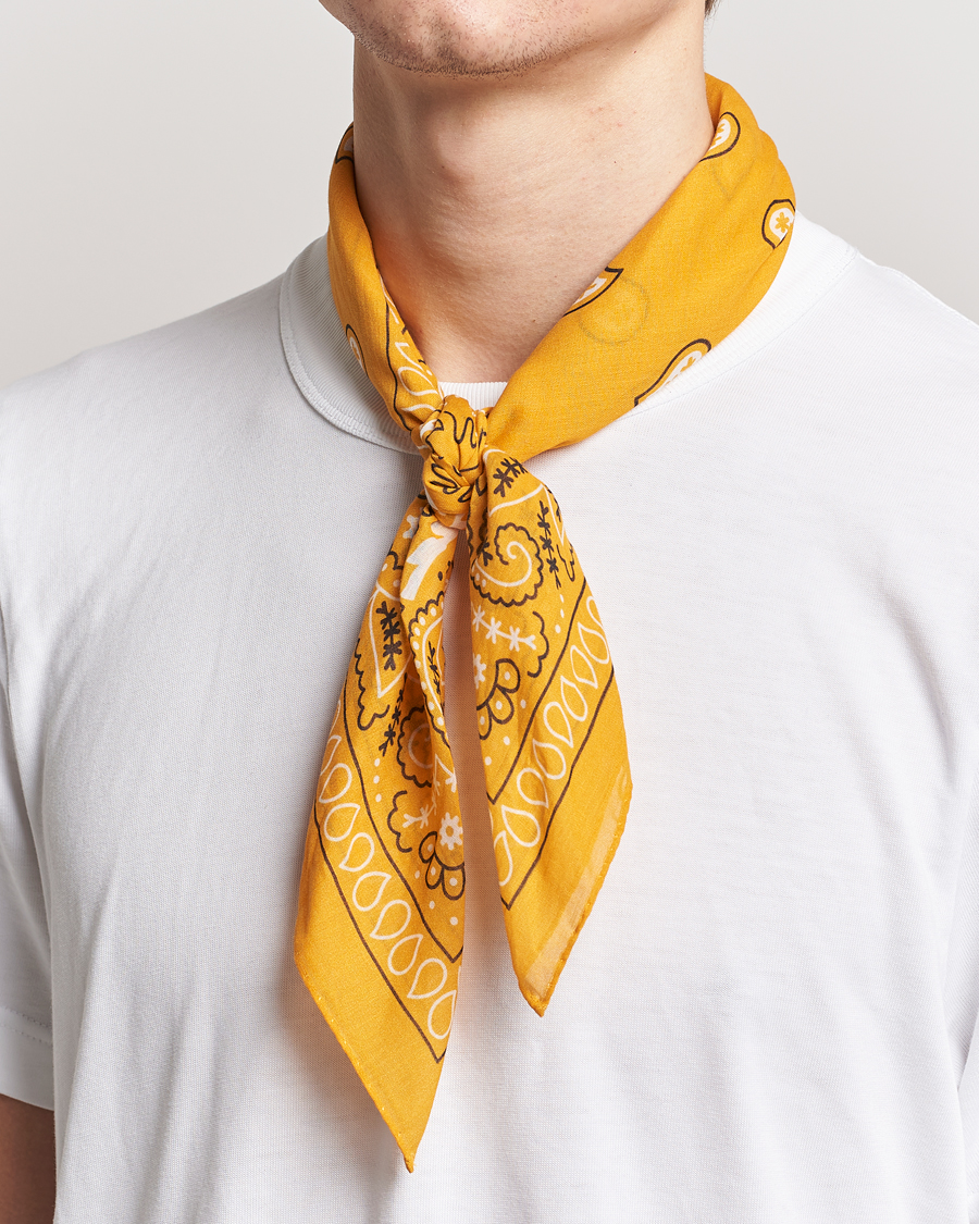 Mies | Amanda Christensen Cotton Voilé Printed Paisley Bandana Yellow | Amanda Christensen | Cotton Voilé Printed Paisley Bandana Yellow