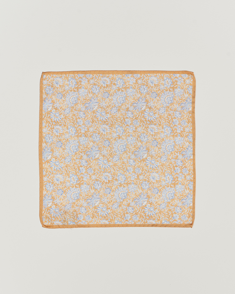 Mies | Amanda Christensen Silk Oxford Printed Flower Pocket Square Yellow | Amanda Christensen | Silk Oxford Printed Flower Pocket Square Yellow