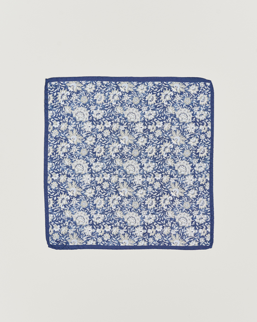 Mies | Amanda Christensen Silk Oxford Printed Flower Pocket Square Navy | Amanda Christensen | Silk Oxford Printed Flower Pocket Square Navy