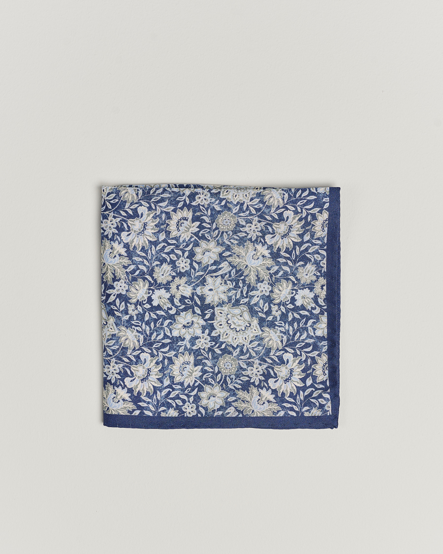 Mies | Amanda Christensen Silk Oxford Printed Flower Pocket Square Navy | Amanda Christensen | Silk Oxford Printed Flower Pocket Square Navy