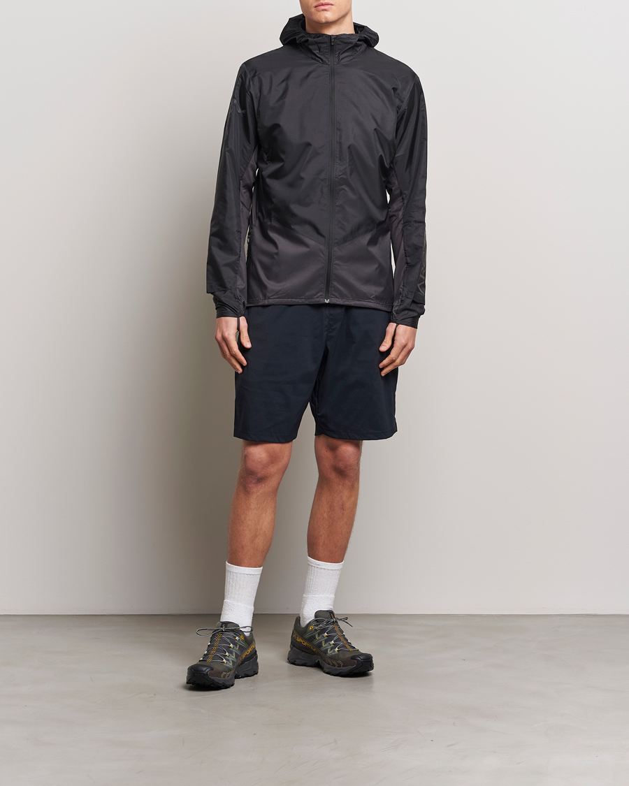 Mies | Takit | Arc'teryx | Norvan Windshell Hooded Jacket Black/Graphite