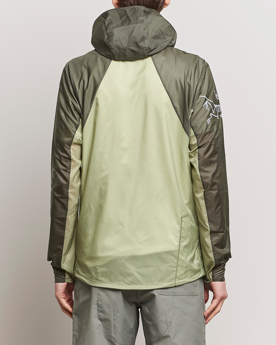 Mies | Takit | Arc'teryx | Norvan Windshell Hooded Jacket Forage/Chloris