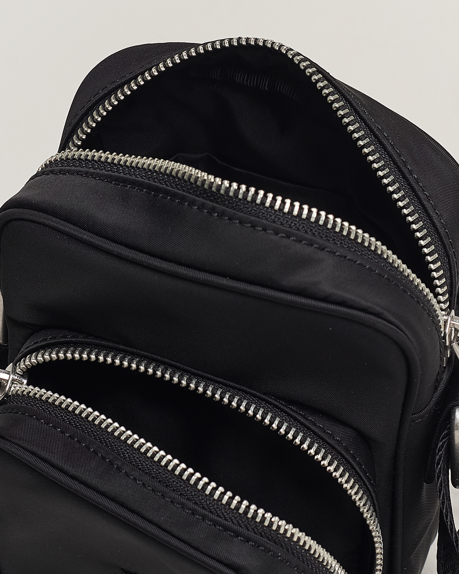 Mies | Maison Kitsuné The Traveller Crossbody Pouch Black | Maison Kitsuné | The Traveller Crossbody Pouch Black