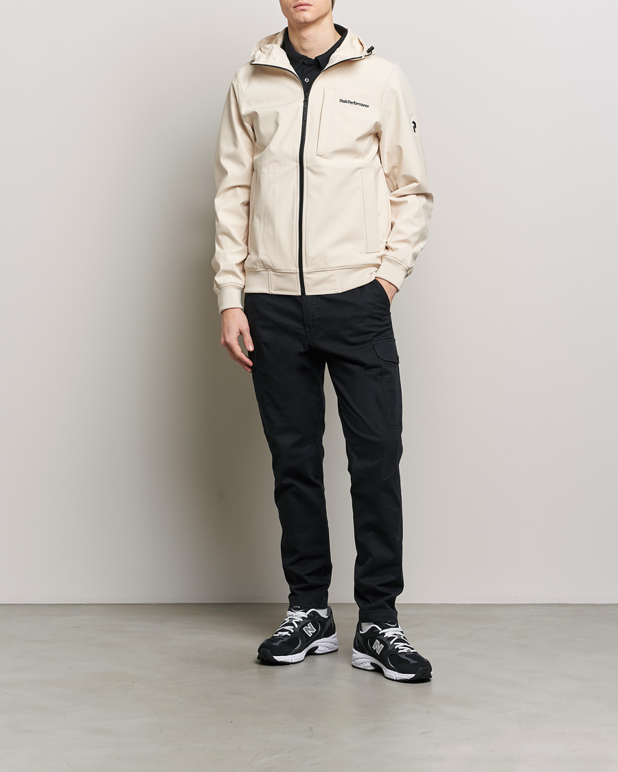Mies | Takit | Peak Performance | Softshell Hooded Jacket Sand Fog