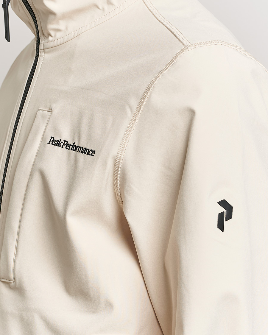 Mies | Takit | Peak Performance | Softshell Hooded Jacket Sand Fog