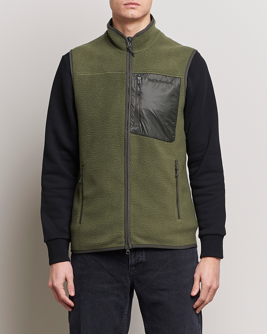 Mies | Puserot | Peak Performance | Pile Vest Pine Needle