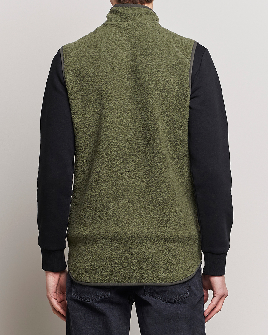 Mies | Puserot | Peak Performance | Pile Vest Pine Needle