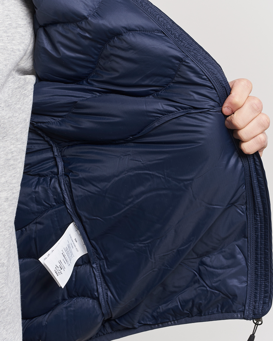 Mies | Takit | Peak Performance | Helium Down Vest Blue Shadow