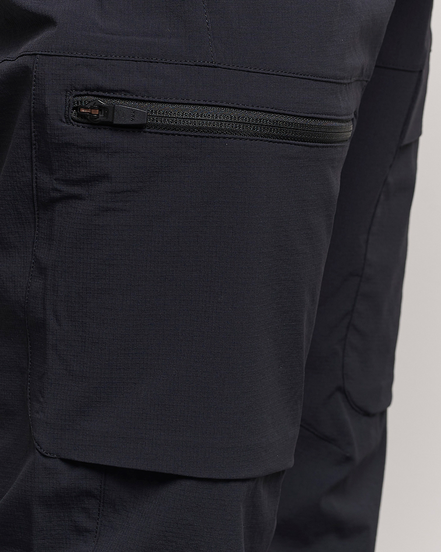 Mies | Housut | Peak Performance | Light Cargo Pants Black