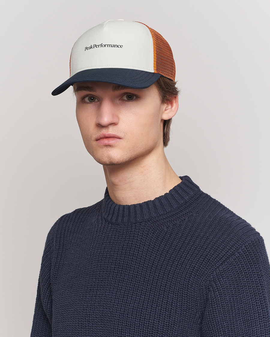 Mies | Peak Performance Trucker Cap Salute Blue/White | Peak Performance | Trucker Cap Salute Blue/White