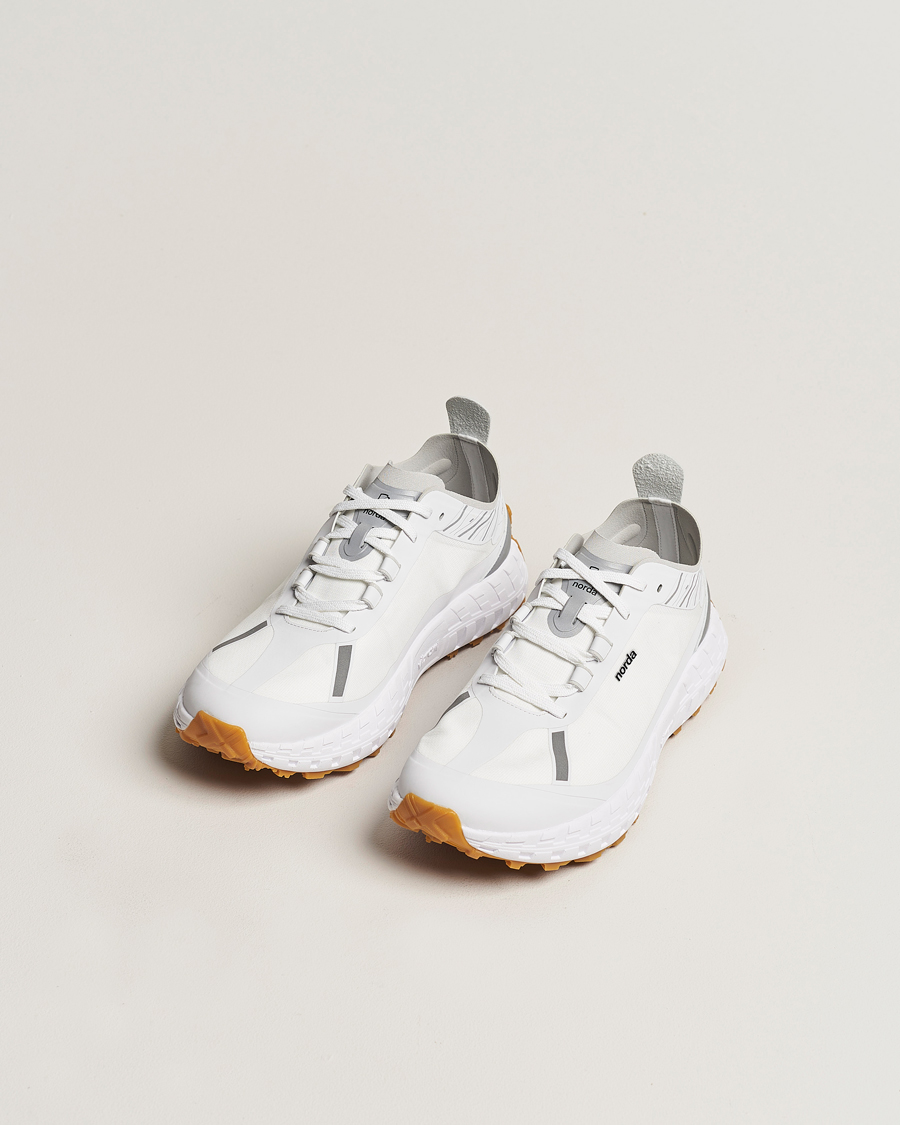 Mies | Valkoiset tennarit | Norda | 001 Running Sneakers White/Gum
