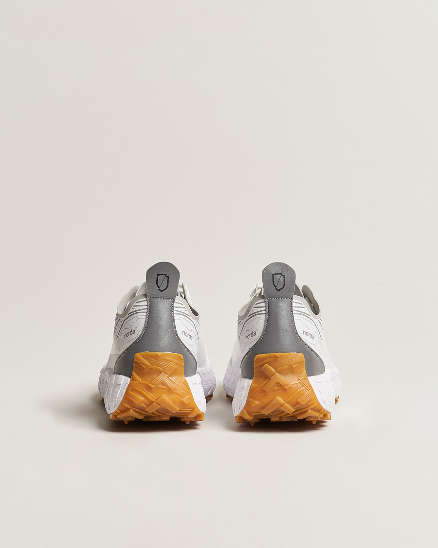Mies | Juoksukengät | Norda | 001 Running Sneakers White/Gum