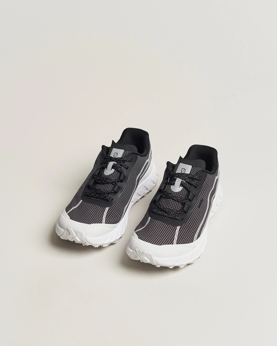 Mies | Mustat tennarit | Norda | 002 Running Sneakers Summit Black