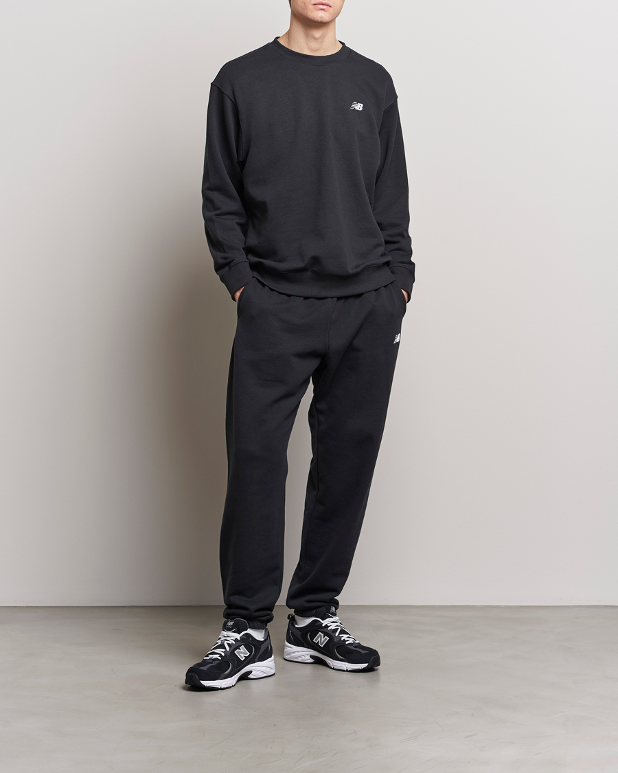 Mies | Puserot | New Balance | Essentials French Terry Sweatshirt Black