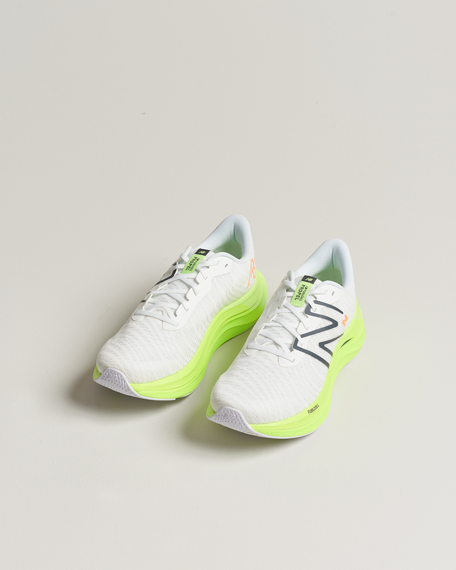 Mies | Tennarit | New Balance Running | FuelCell Propel v4 White