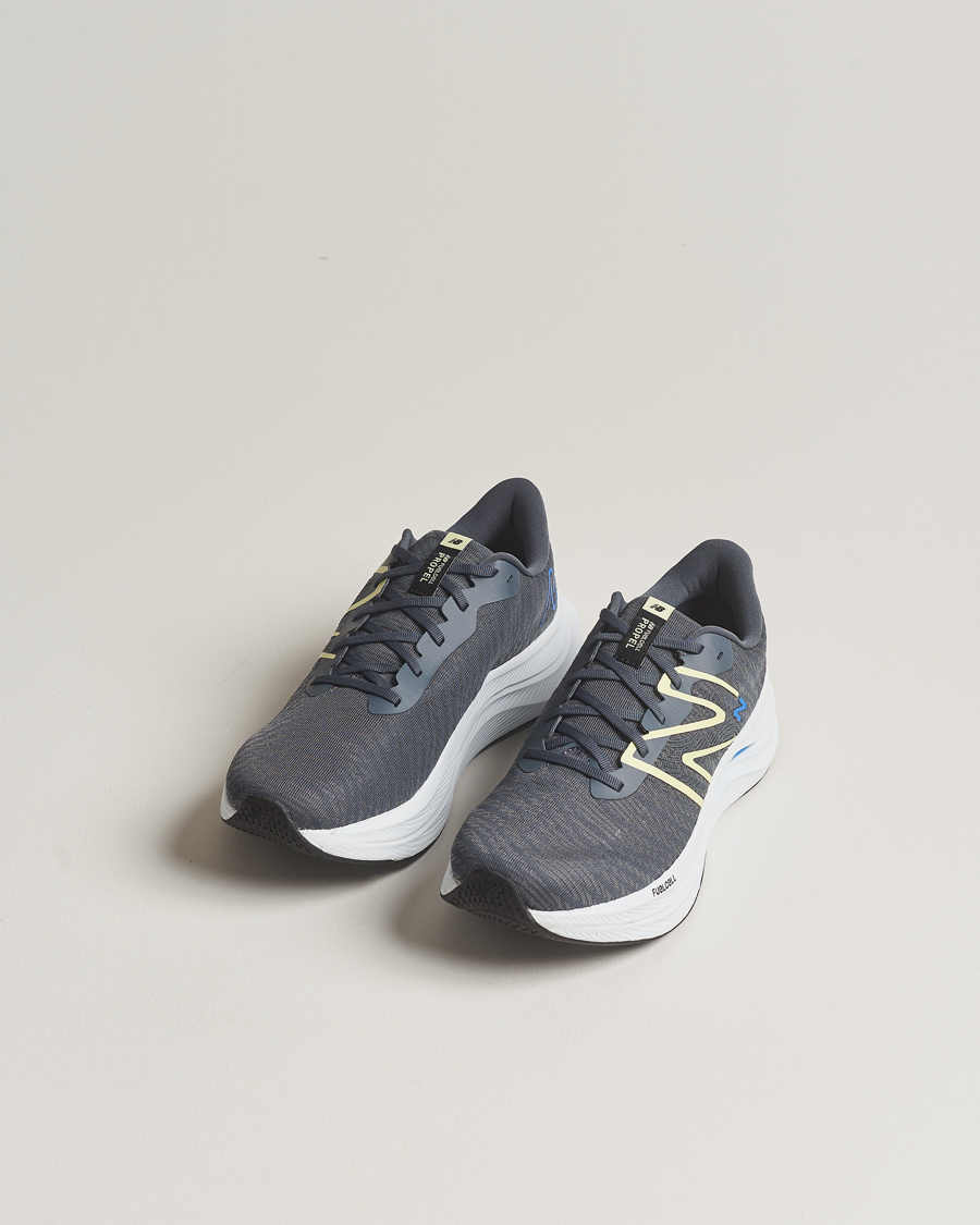 Mies | New Balance Running FuelCell Propel v4 Graphite | New Balance Running | FuelCell Propel v4 Graphite