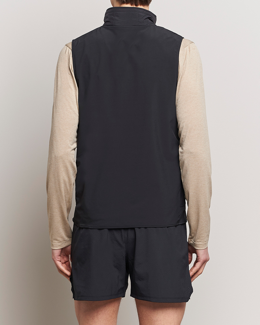 Mies | Takit | New Balance Running | Athletics Heat Layer Run Vest Black