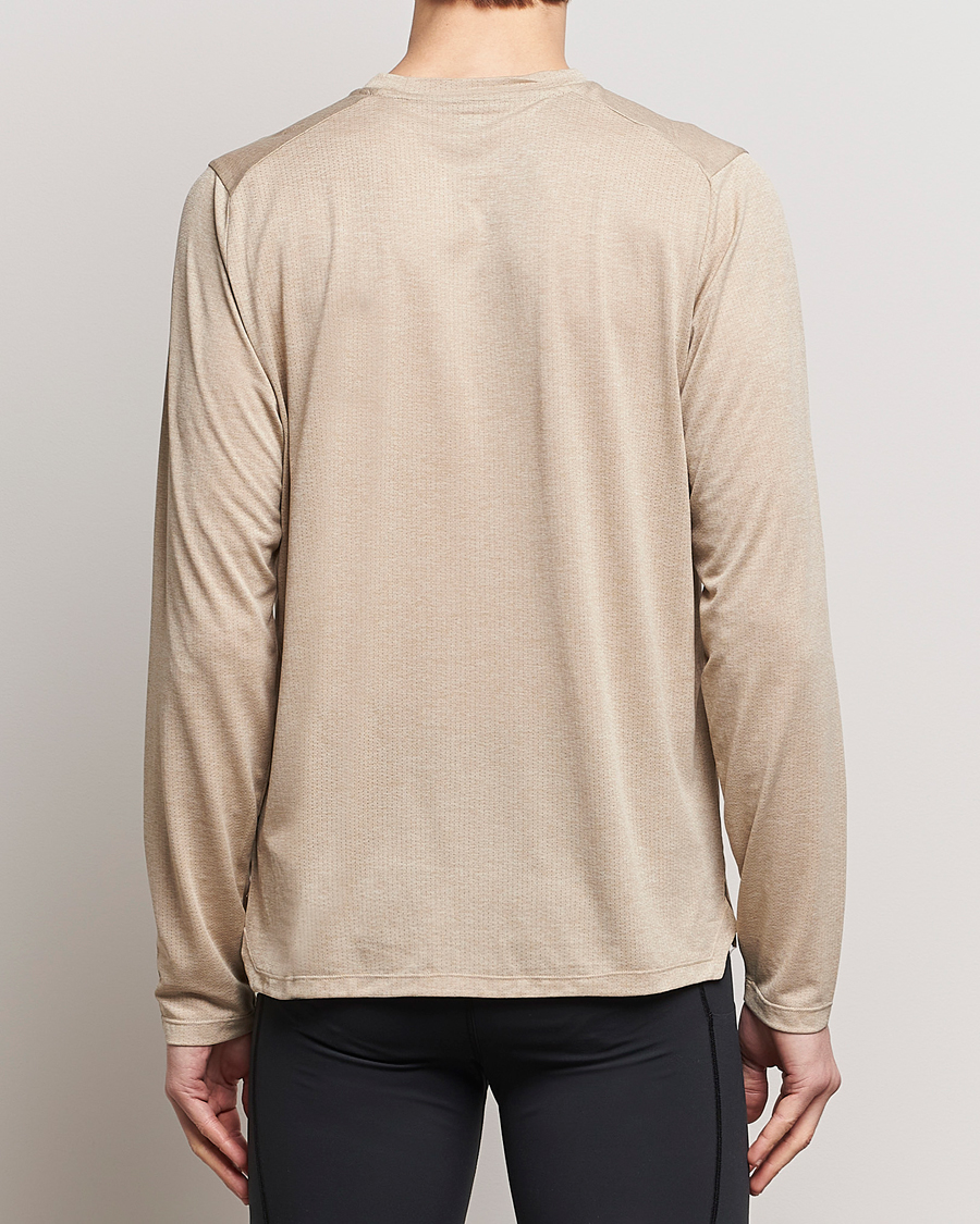 Mies | T-paidat | New Balance Running | Athletics Run Long Sleeve T-Shirt Stoneware Heather