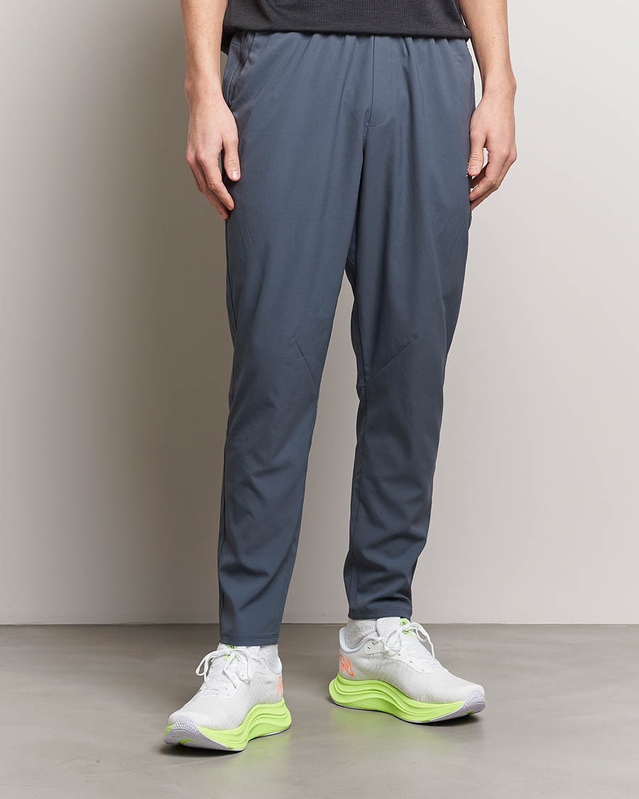 Mies | Housut | New Balance Running | Stretch Woven Pants Graphite