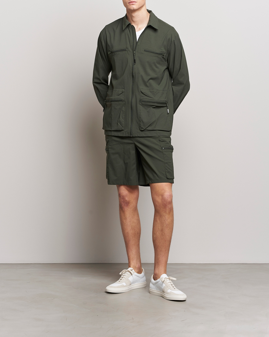 Mies | Kauluspaidat | RAINS | Tomar Ripstop Overshirt Green