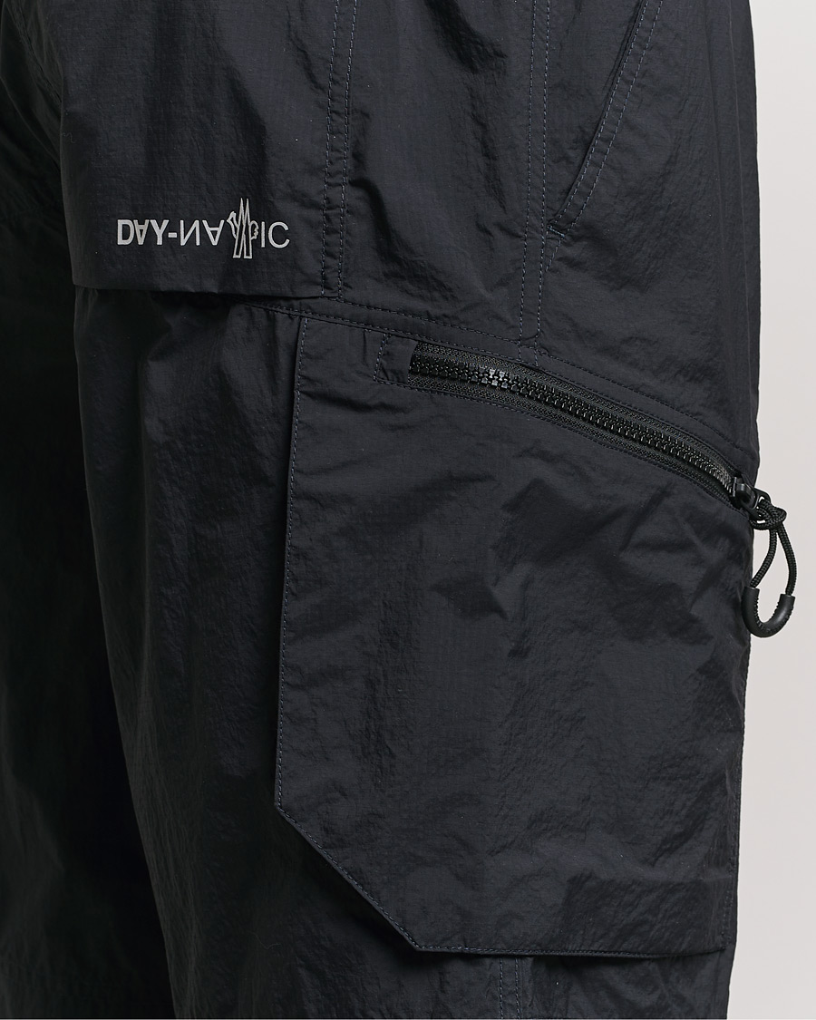 Mies | Shortsit | Moncler Grenoble | Cargo Shorts Black