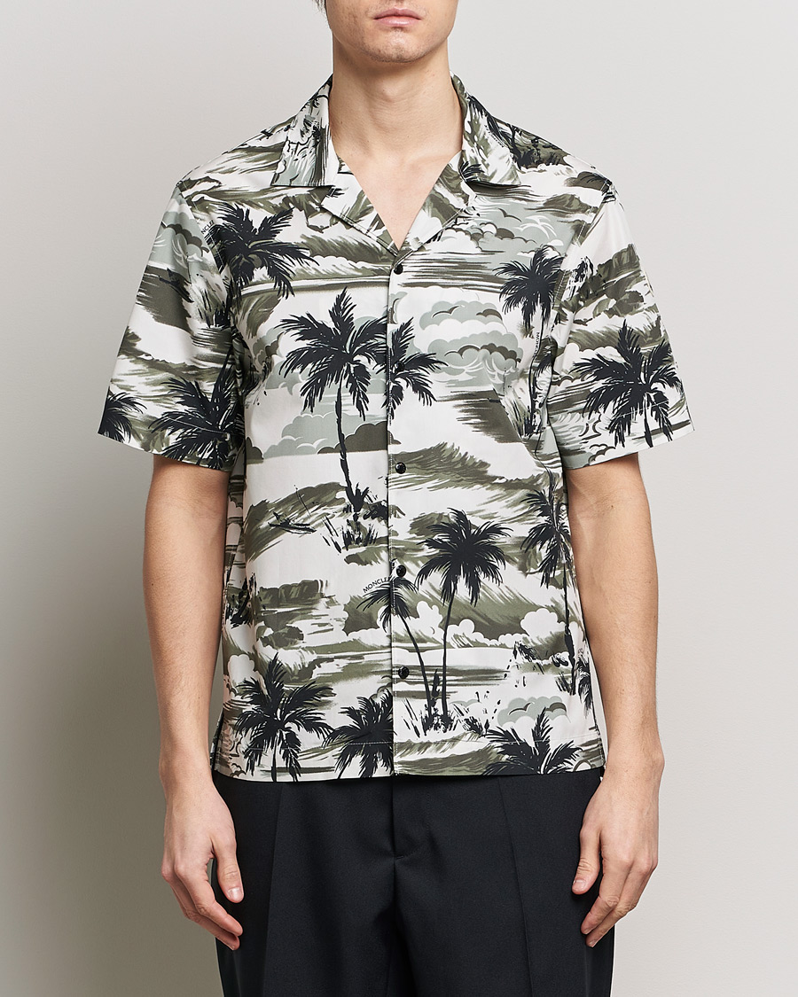 Mies | Lyhythihaiset kauluspaidat | Moncler | Palm Printed Camp Shirt White/Olive