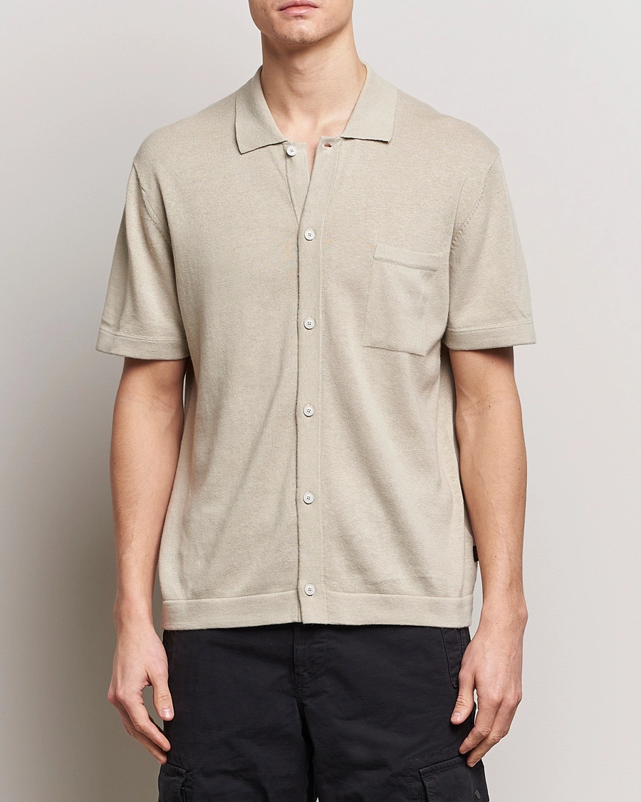Mies | Rennot | BOSS ORANGE | Kamiccio Knitted Short Sleeve Shirt Light Beige