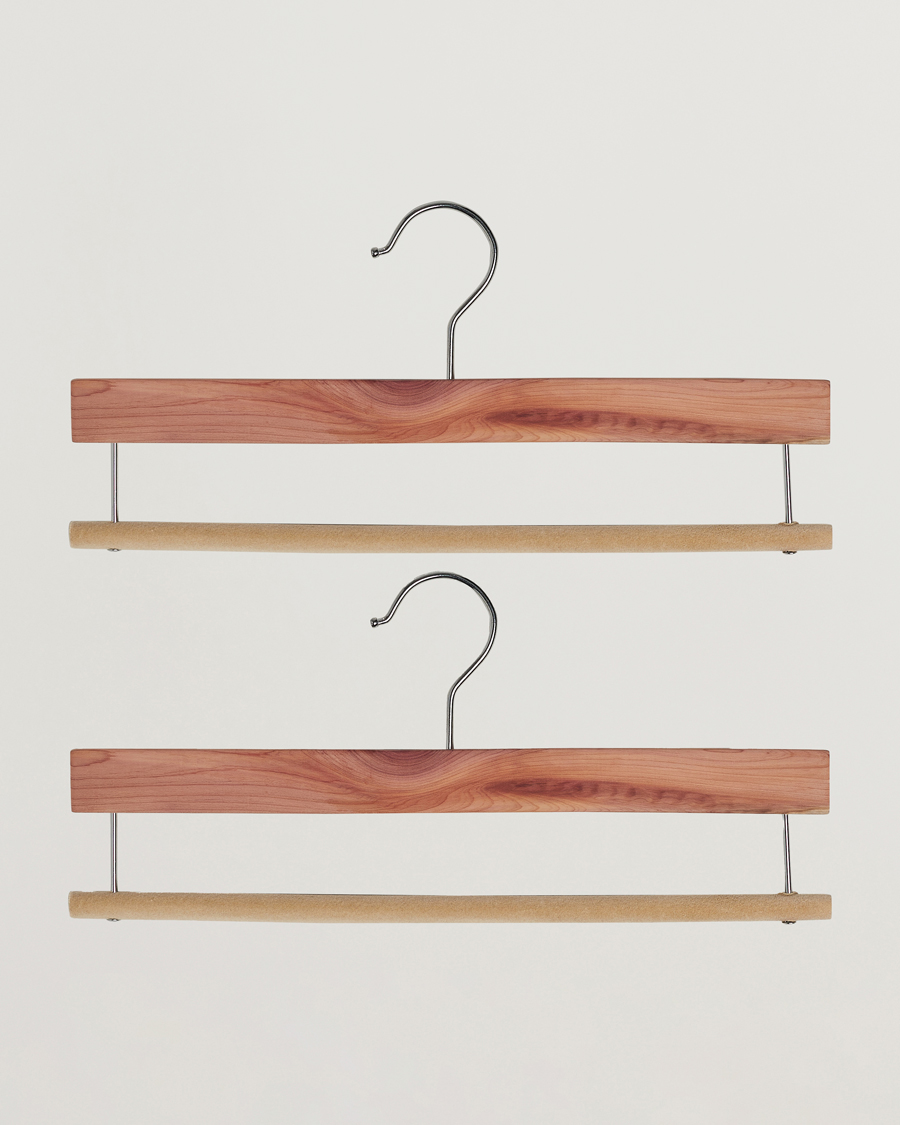 Mies | Vain Care of Carlilta | Care with Carl | 2-Pack Cedar Wood Trouser Hangers