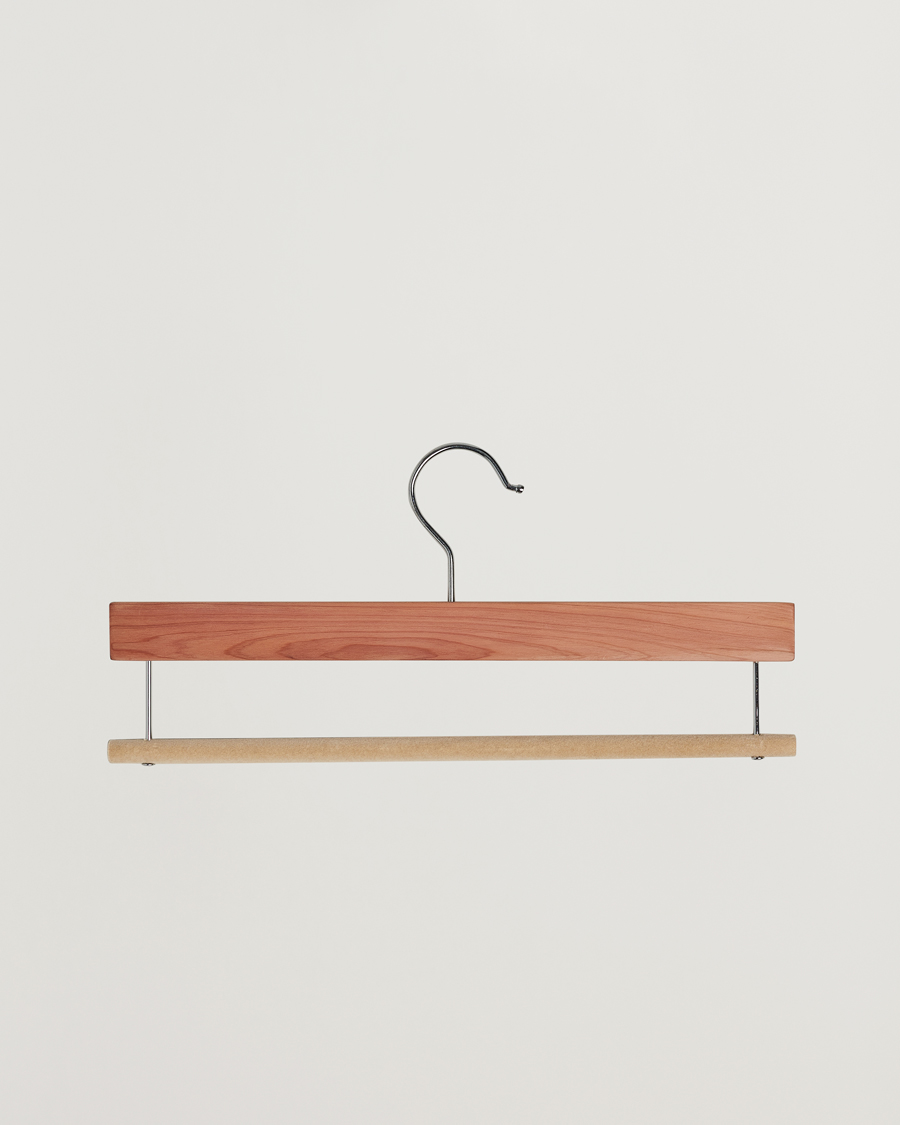 Mies | Vain Care of Carlilta | Care with Carl | 2-Pack Cedar Wood Trouser Hangers