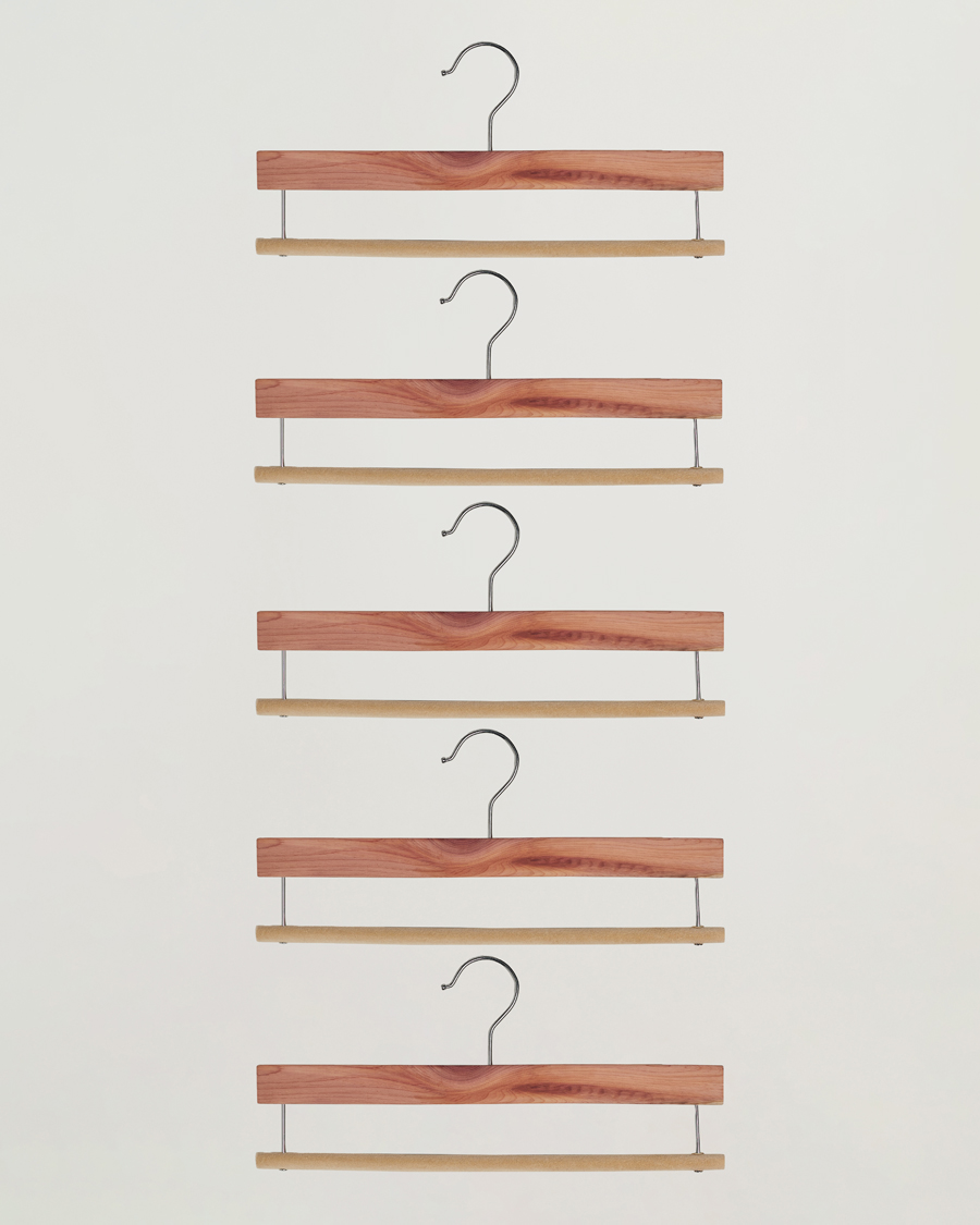 Mies | Vain Care of Carlilta | Care with Carl | 5-Pack Cedar Wood Trouser Hangers