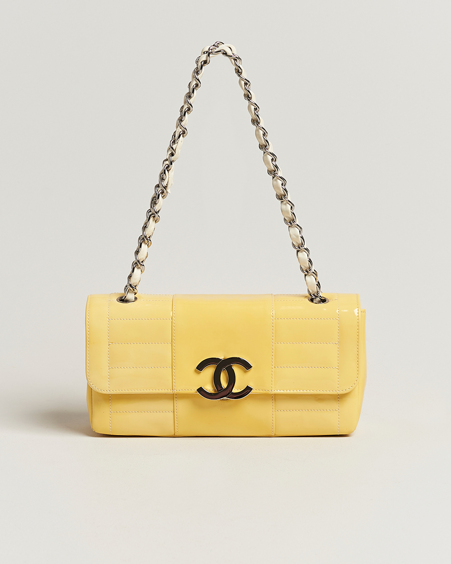 Mies | Chanel Pre-Owned Patent Flap Bag Yellow | Chanel Pre-Owned | Patent Flap Bag Yellow