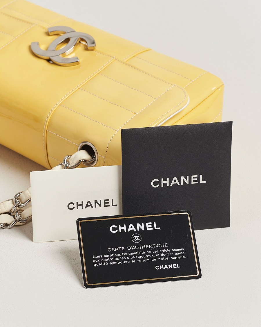 Mies | Chanel Pre-Owned Patent Flap Bag Yellow | Chanel Pre-Owned | Patent Flap Bag Yellow