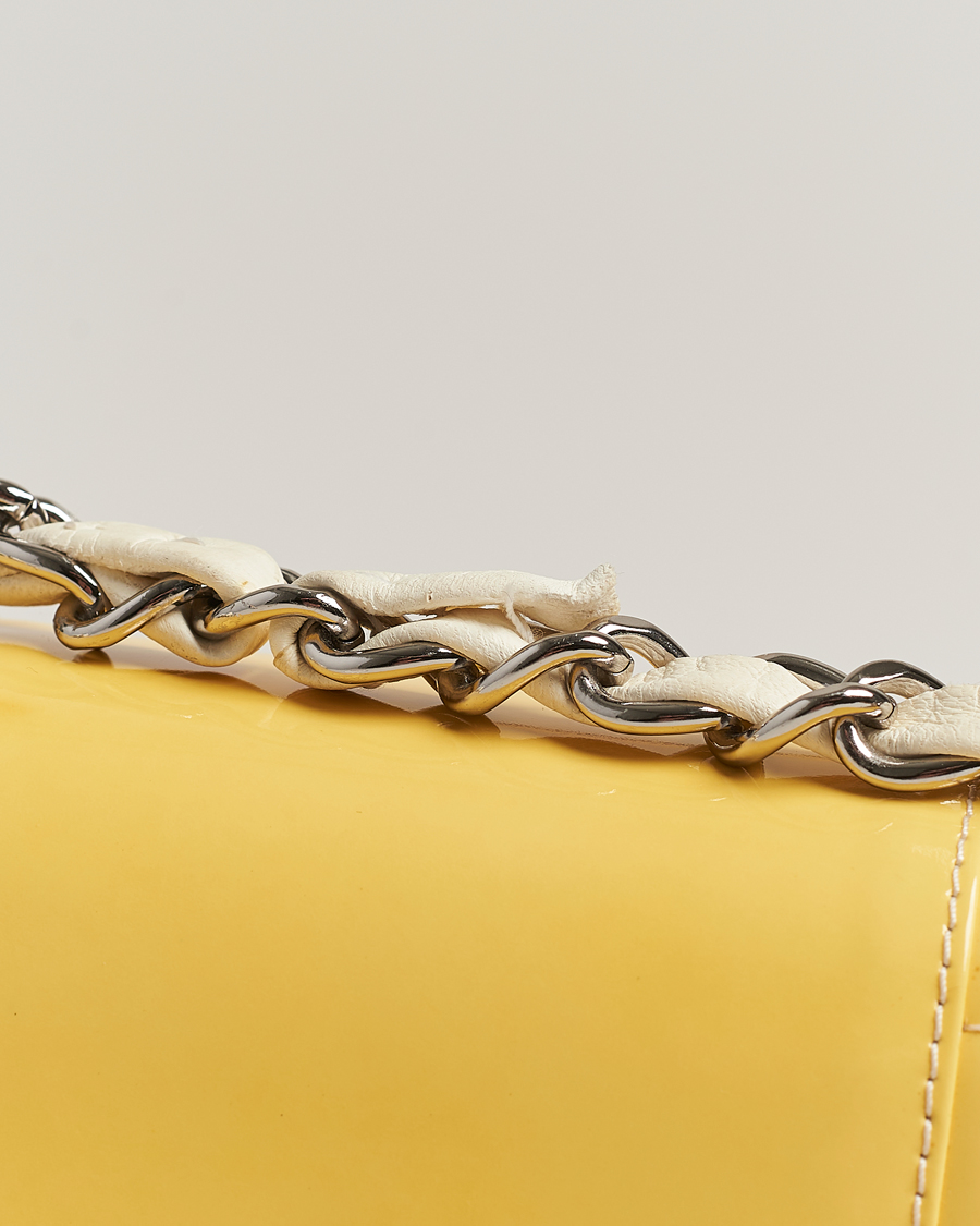 Mies | Chanel Pre-Owned Patent Flap Bag Yellow | Chanel Pre-Owned | Patent Flap Bag Yellow