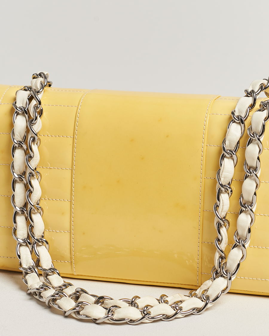 Mies | Chanel Pre-Owned Patent Flap Bag Yellow | Chanel Pre-Owned | Patent Flap Bag Yellow