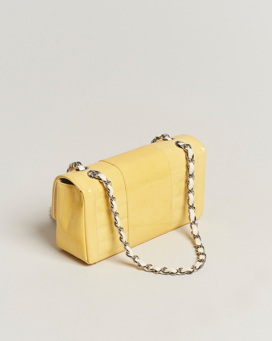 Mies | Chanel Pre-Owned Patent Flap Bag Yellow | Chanel Pre-Owned | Patent Flap Bag Yellow
