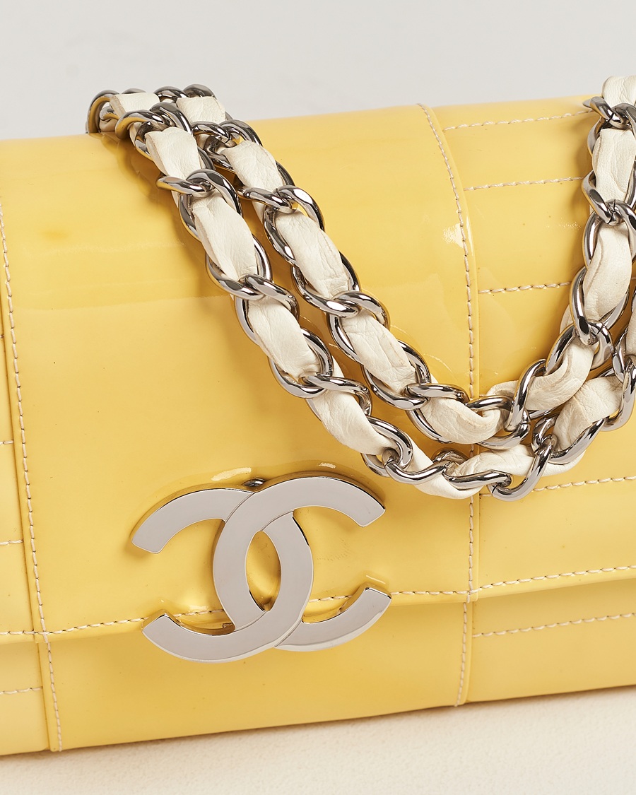 Mies | Chanel Pre-Owned Patent Flap Bag Yellow | Chanel Pre-Owned | Patent Flap Bag Yellow
