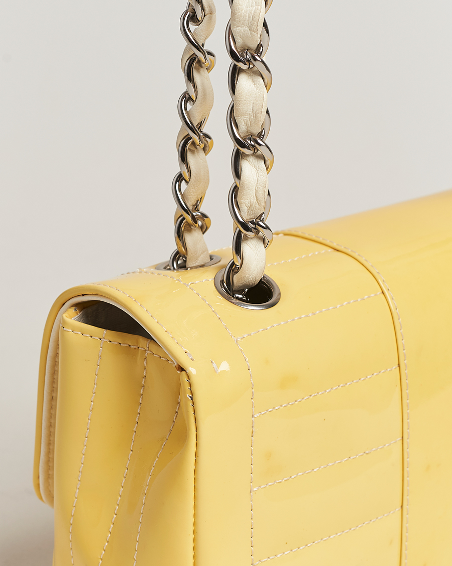 Mies | Chanel Pre-Owned Patent Flap Bag Yellow | Chanel Pre-Owned | Patent Flap Bag Yellow