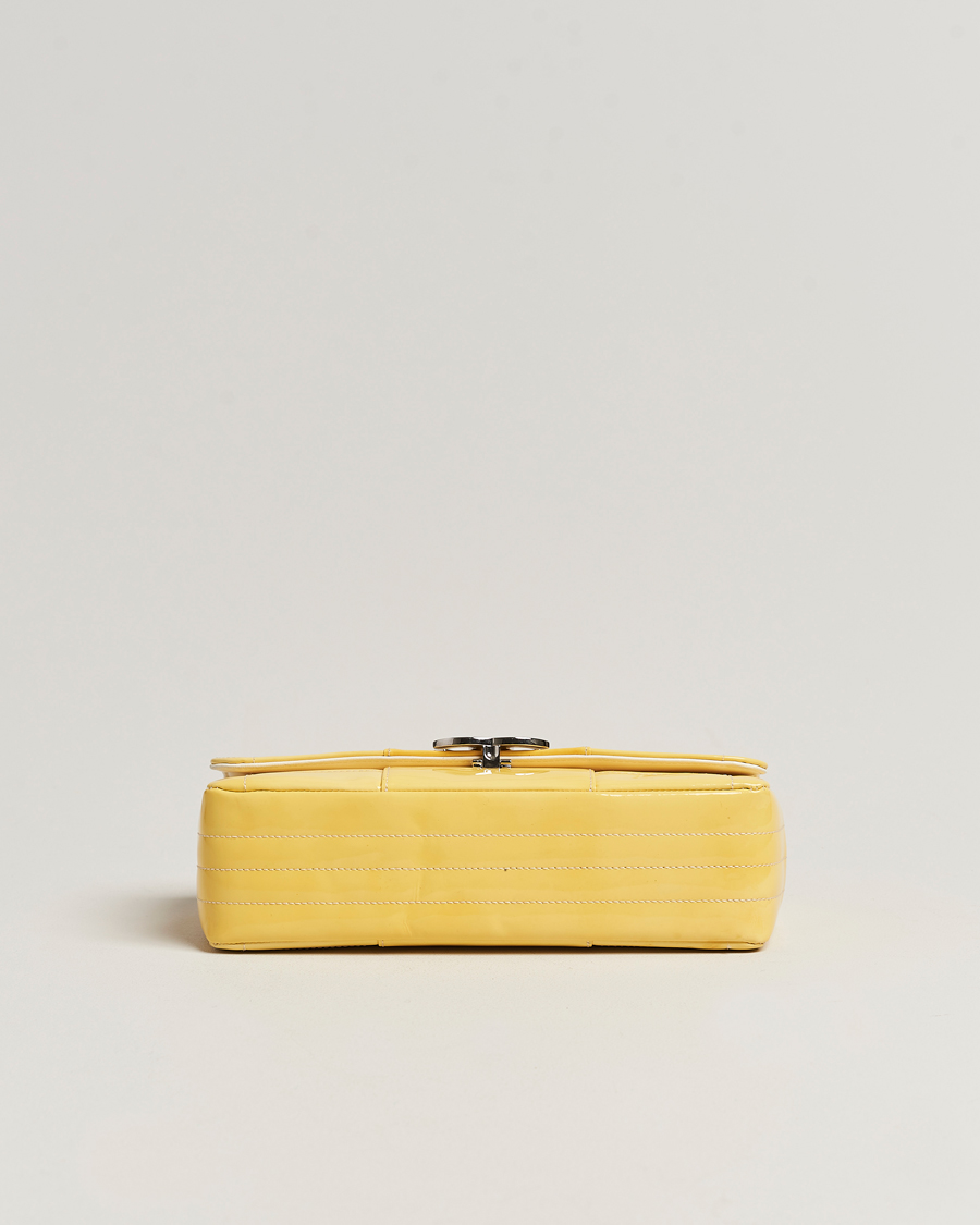 Mies | Chanel Pre-Owned Patent Flap Bag Yellow | Chanel Pre-Owned | Patent Flap Bag Yellow