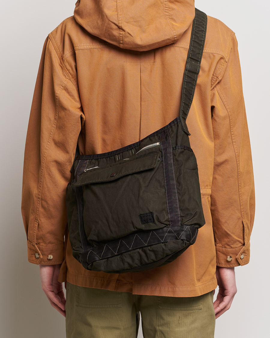 Mies | Laukut | Porter-Yoshida & Co. | Crag Shoulder Bag Khaki