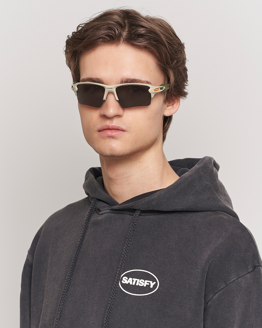 Men | Active | Oakley | Flak 2.0 XL Sunglasses Matte Sand