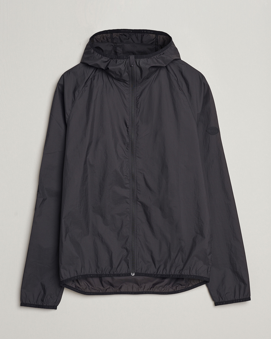 Mies | Takit | District Vision | Ultralight Packable DWR Wind Jacket Black