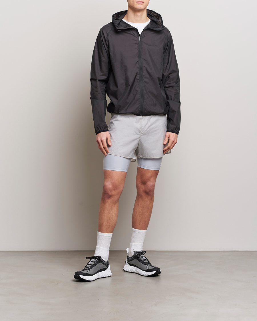 Mies | Takit | District Vision | Ultralight Packable DWR Wind Jacket Black